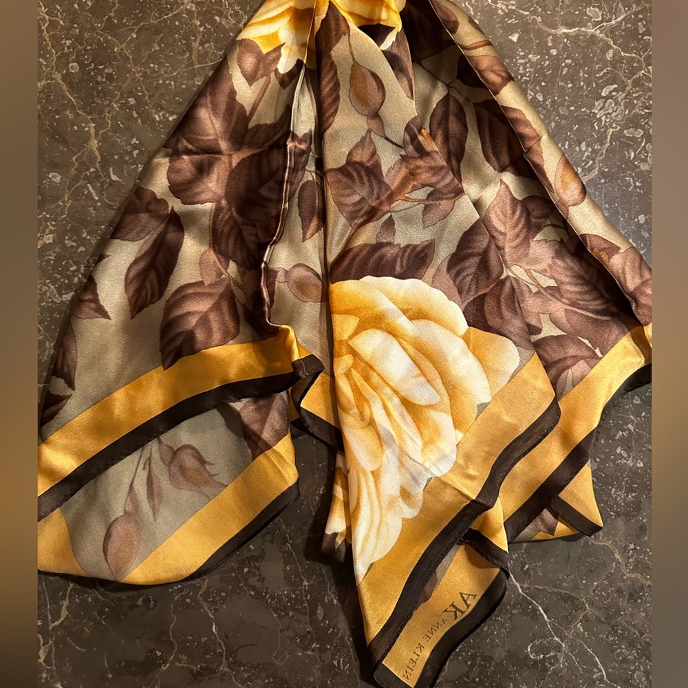 Anna Klein scarf  100% silk